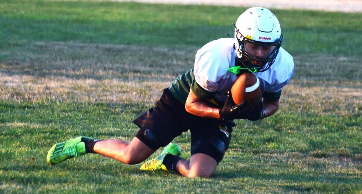 Le Grand High receiver Miguel Moreno makes a catch during practice on Thursday, Aug. 8, 2024.