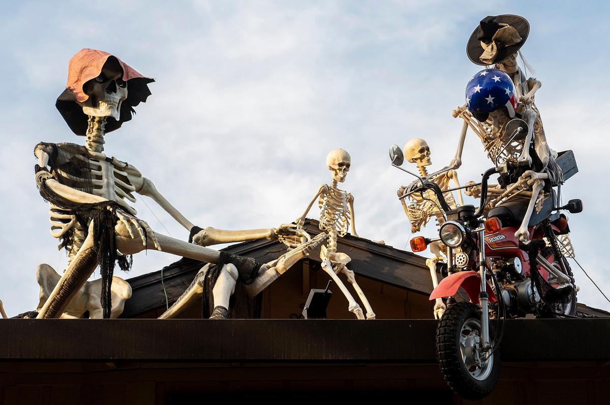 Halloween decorations placed on the roof at the home of Ken and Harmony Anderson on Oregon Drive in Merced, Calif., on Thursday, Oct. 20, 2022.