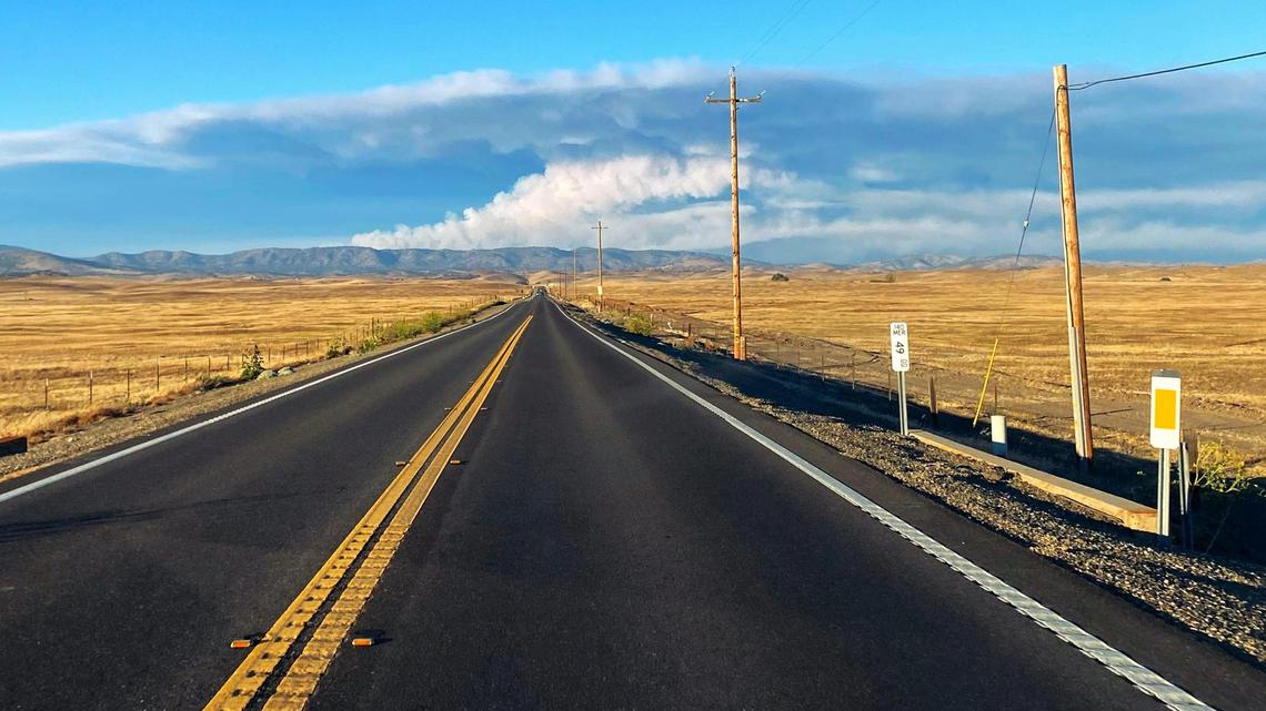 The Oak Fire’s plume seen from Highway 140 Friday afternoon, July 22, 2022 near Planada, east of Merced, CA.
