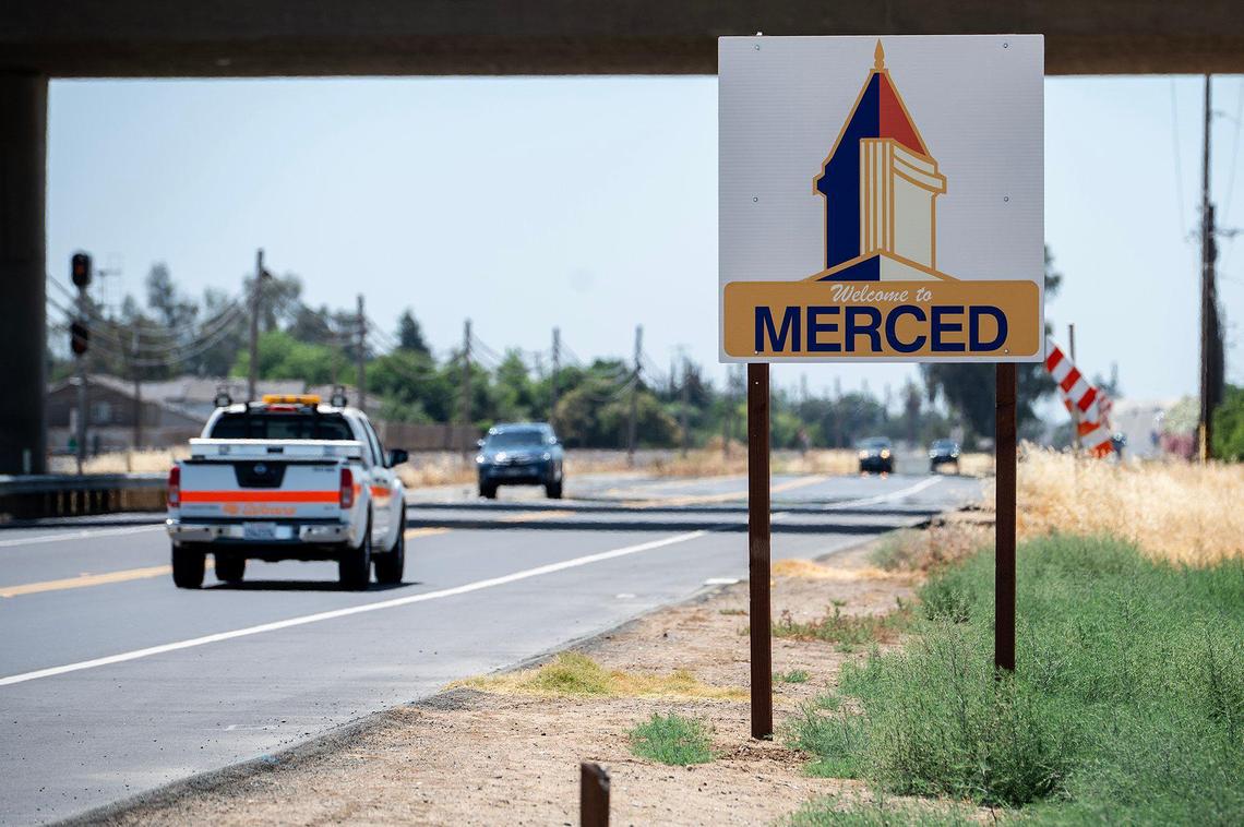 A new welcome sign greets motorists along westbound Highway 140 near Campus Parkway in Merced, Calif., on Tuesday, June 3, 2025. The new signs and two new monuments along Highway 99, were funded by a $1.2 million grant the city received as part of Gov. Gavin Newsom’s Clean California initiative.