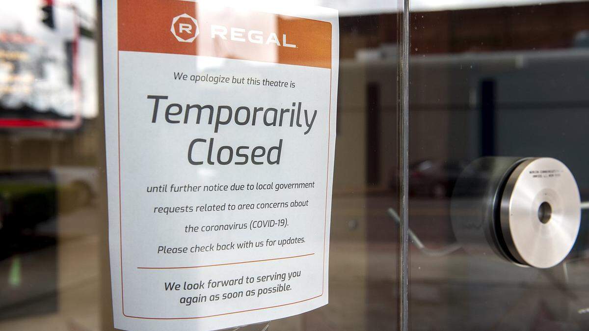 A note informs customers of a temporary closure at Regal Hollywood Merced located at 403 W. Main Street, as local businesses react to the threat of coronavirus in downtown Merced, Calif., on Tuesday, March 17, 2020.
