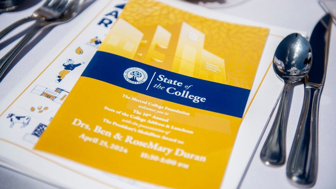 Merced College honra al exrector Durán y a su esposa. Da su nombre a centro de negocios