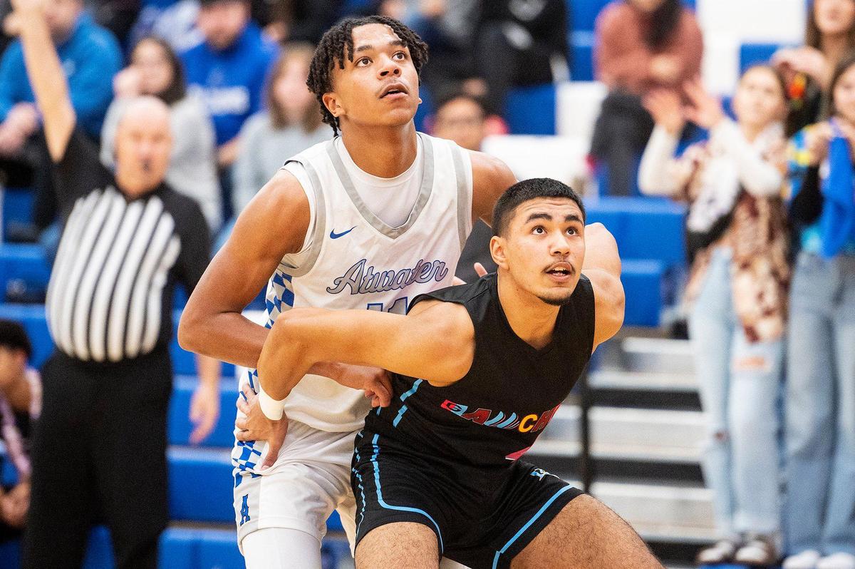 El Capitan senior Raihan Wali (4) boxes out Atwater sophomore Sylas Austin (11) during a game at Atwater High School in Atwater, Calif., on Wednesday, Jan 17, 2024.