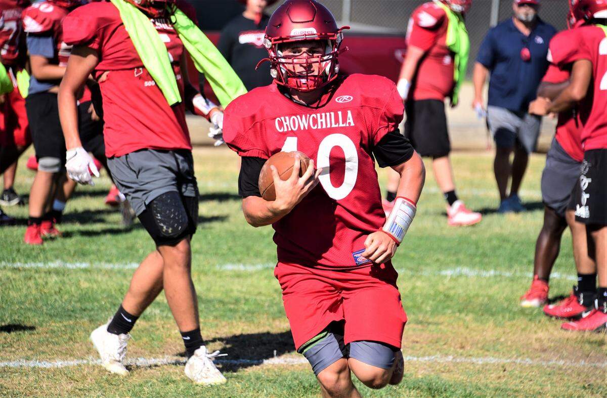 Chowchilla High School quarterback Benson Soares runs the ball during practice on Tuesday, Aug. 8, 2023.