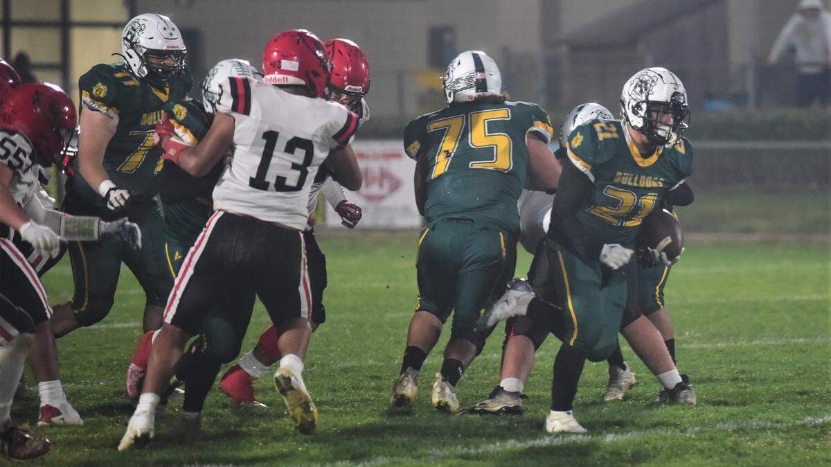 Le Grand running back Louie Aguallo runs the ball during a playoff game against Woodland Christian on Friday, Nov. 18, 2022 at Le Grand High School.