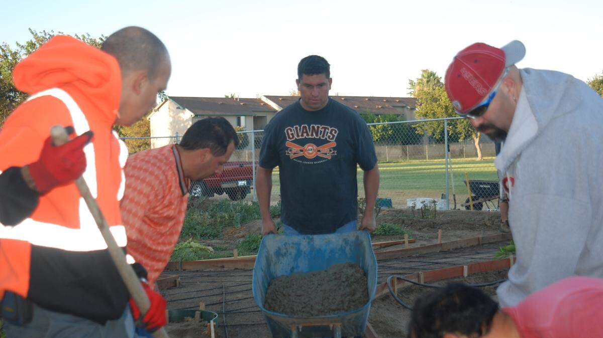 Los Banos elementary school teacher Sergio de Alba was honored with a national award.