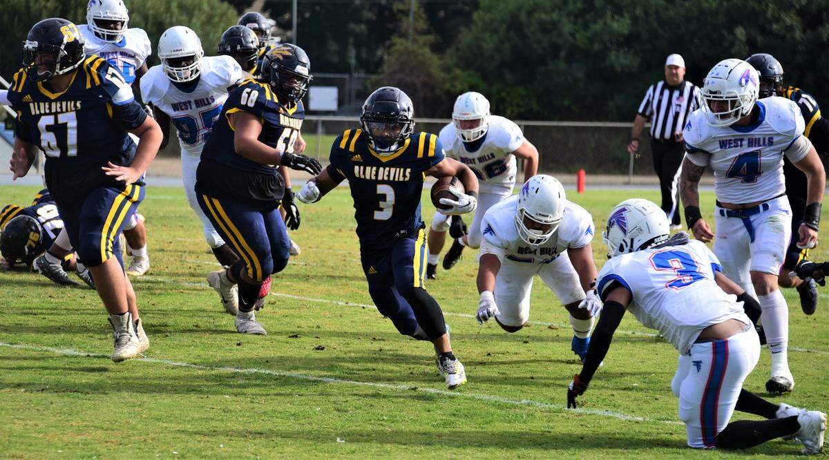 Merced College sophomore Isaiah Hidalgo (3) runs the ball up field during a 41-14 win over West Hills Coalinga on Saturday, Nov. 12, 2022 at Stadium ’76.