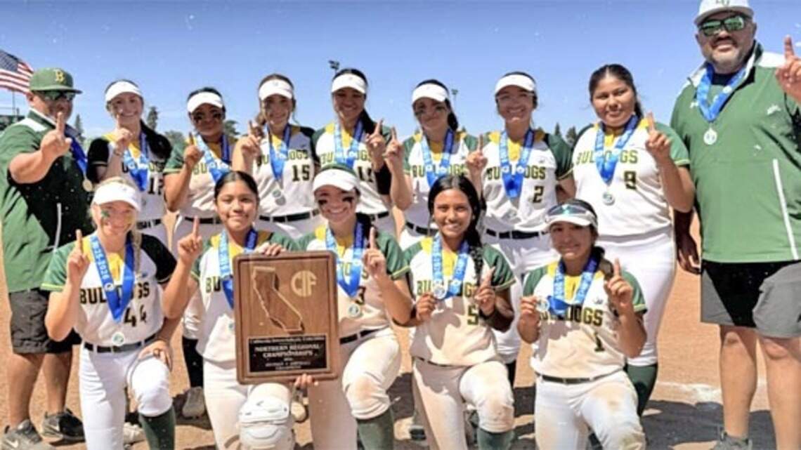 Le Grand softball team earns big honor after remarkable season