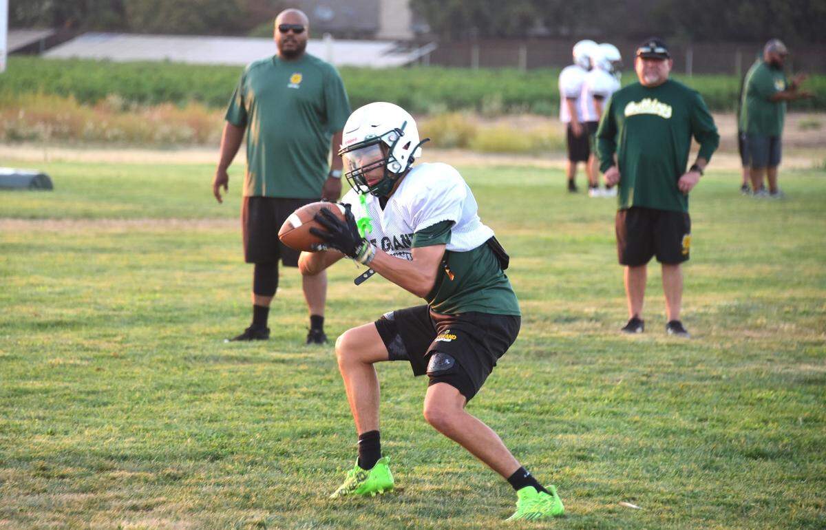 Le Grand High senior Miguel Moreno catches a pass during practice on Thursday, Aug. 10, 2024.