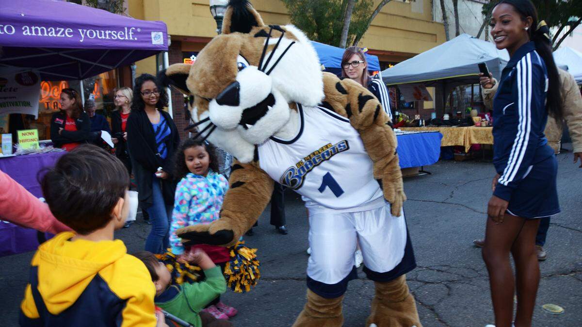 CHRISTOPHER WINTERFELDT/cwinterfeldt@mercedsun-star.com Rufus the Bobcat, UC Merced’s mascot, will be on hand at UC Merced’s “Meet the Bobcats” event at the Merced Mall on Saturday, Aug. 10.