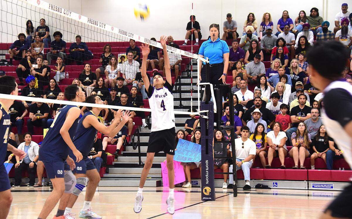 Livingston High junior Shabodjot Kaloya (4) sets the ball during the Wolves’ state championship match against Mater Dei Catholic on Saturday, May 31, 2025 at Fresno City College.
