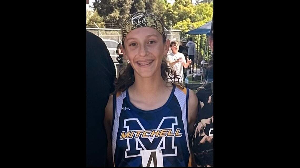 Alumna del Condado de Merced irá a campeonatos del Valle tras batir récord de 41 años