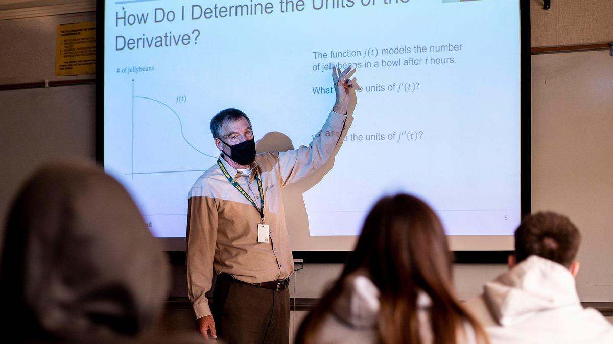 Le Grand High School teacher Dave Hansen instructs students in an Advanced Placement Calculus class at Le Grand High School in Le Grand, Calif., on Monday, Nov. 29, 2021.