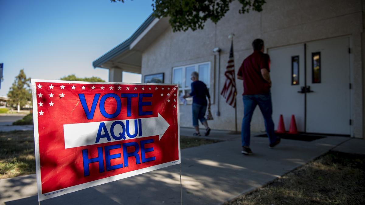 A voting sign directs voters at the Shepherd of the Valley Lutheran Church in Merced, Calif., on Tuesday, June 5, 2018.