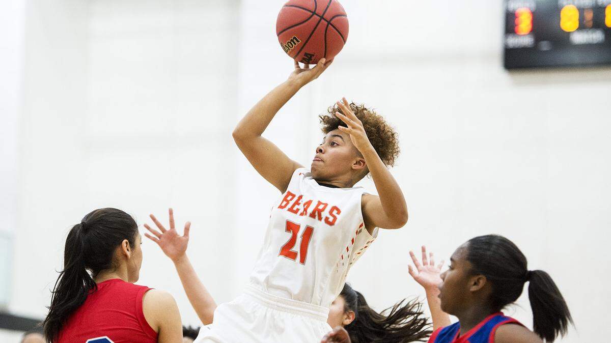 Merced’s Sierra Smith (21) is one of 10 seniors on the Bears roster this season.