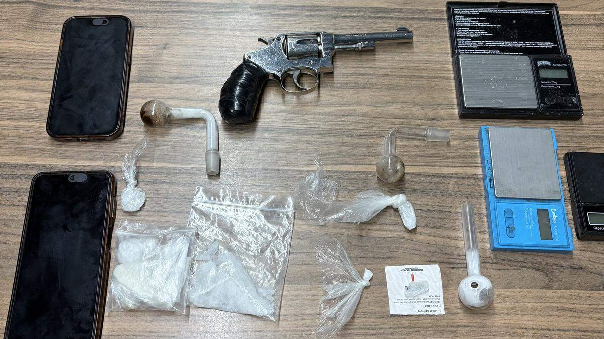 A 40-year-old Los Banos woman was arrested on gun and drug charges on Wednesday, Feb. 25, 2026.