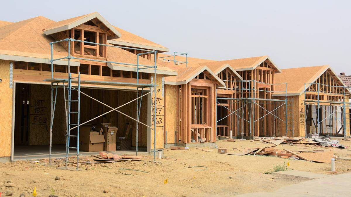 A strained supply chains of building materials during the coronavirus pandemic has slowed the construction of new homes in Merced County.