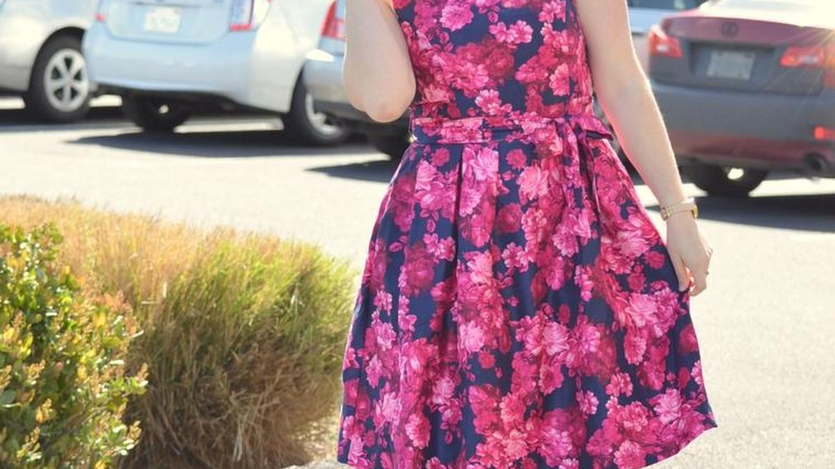 There are a couple of different attributes I look for in a sundress. It has to have a flattering shape and colors that work well together. Pockets are also a plus, considering my on-the-go lifestyle.