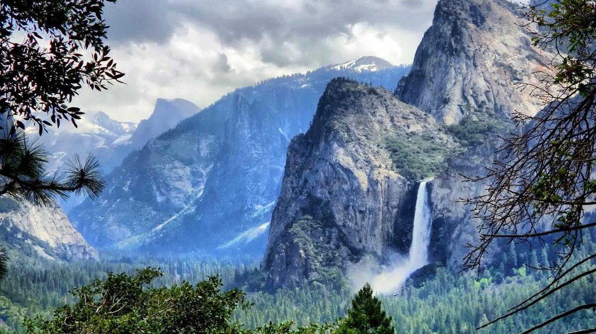 In honor of National Public Lands Day, Yosemite Facelift will be held later this month. This extensive cleanup will occur on Wednesday through Sunday, Sept. 21-25.