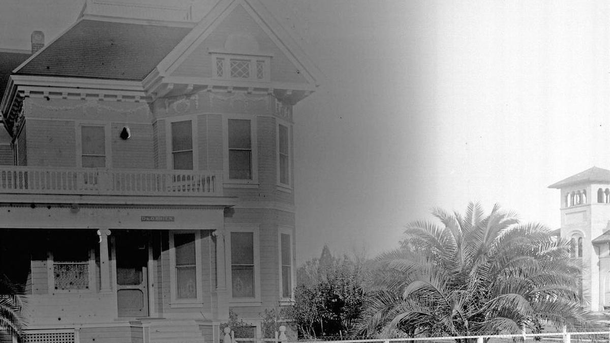 This house on the southwest corner of 22nd and Canal Streets was built by Dr. E. S. O’Brien around 1898. The two palms that he planted shortly after are still standing today. Judge Claud McCray lived in this 2-story house from the 1930s to his death in 1954. (Neil Morse Collection)