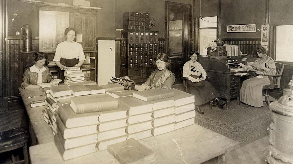 California women helped to put Woodrow Wilson over the top as he defeated Republican Charles E. Hughes in the Golden State by close to 3,800 votes in the 1916 presidential election. Merced County Free Library staff (L-R) like Mildred Stoddard, Margarita Winton, Lenna Landram, and Winifred Bigley all registered to vote in that election. By this time, the first County Librarian Antoinette Humphreys (pictured right) had resigned as County Librarian and might have moved away. (Courthouse Museum Collection)