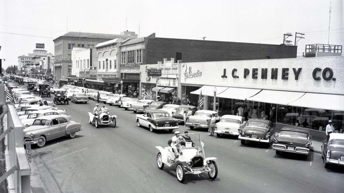 Diagonal parking on 17th Street (Main Street), pictured here, became a thing of the past when Merced City Council instituted parallel street parking in downtown Merced on May 25, 1958. (Courthouse Museum Collection)