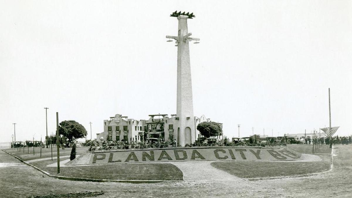Planada, the City Beautiful, was a planned community designed by well-known landscape architect Wilbur David Cook of Los Angeles. Hotel Ciquatan is in the background.