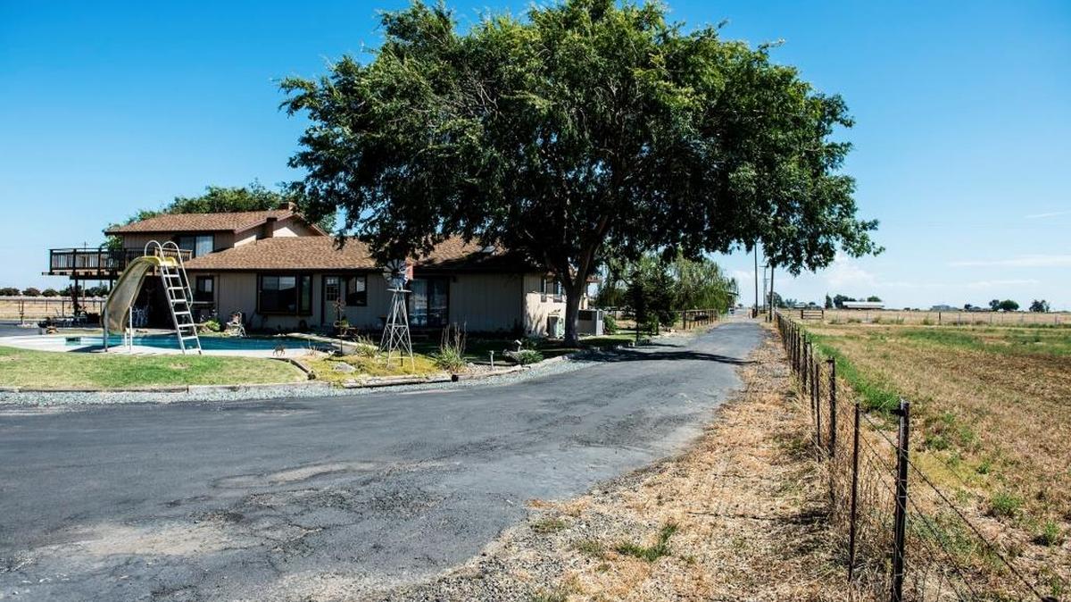 
A proposed plan by the Merced Irrigation District would place new transmission poles and power lines reaching up to 95 feet in height along the fence line near the home of Judy Prine, seen here off of Wardrobe Avenue in Merced, Calif., Wednesday, July 8, 2015. Prine and fellow residents are opposed to the plan placing the poles so close to their residences.
