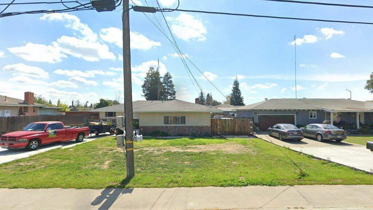 House on 2400 block of Fruitland Avenue