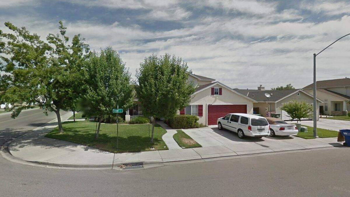 House on 16200 block of Summit Court