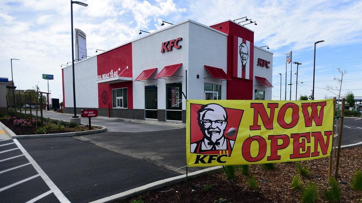 An Arco station and KFC at East Childs Avenue and South Parsons Avenue are open for business on Tuesday, April 10, 2018. Plans for the Steak n' Shake there have been suspended, according to Merced city staffers.