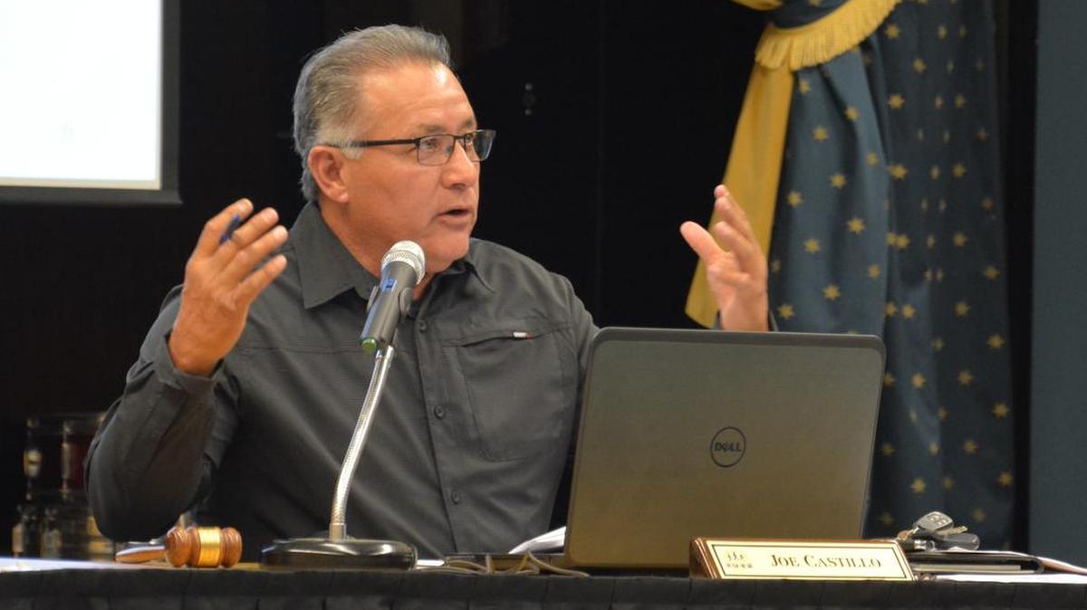 Dos Palos Oro Loma school board President Joe Castillo speaks on the importance of creating a new plan to address low test scores at the Dos Palos Oro Loma Joint Unified School District meeting Thursday, Sept. 15, 2016, at Marks Elementary School.