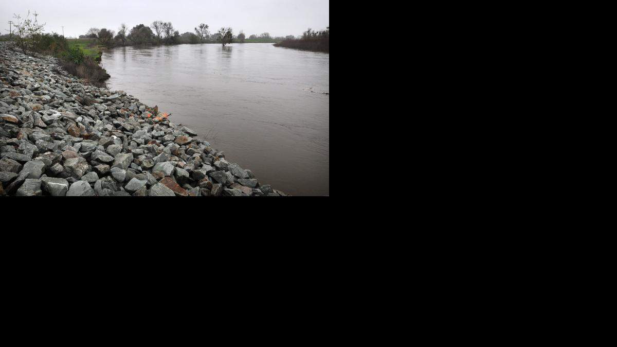 A groundwater study showed that a storm in February resulted in <137,2015/04/11,Sohl/c Nancy1>100 to 300 acre-feet of recharge, <137>about three times the amount of recharge that would occur through irrigation. Above is a levee on the San Joaquin River.