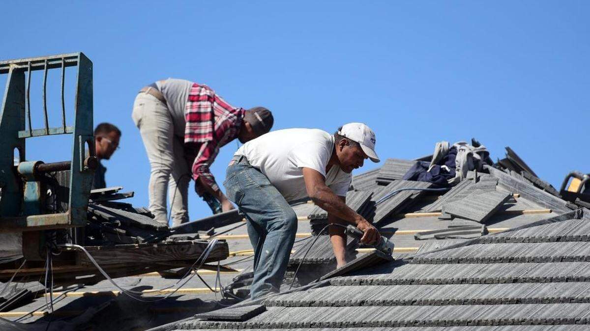 A construction crew works on the roof on a new home going up on Orion Drive in north Merced on Wednesday, Sept. 20, 2017.