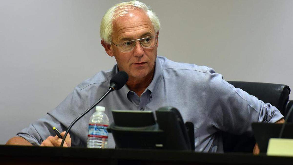 Atwater interim City Manager Art de Werk speaks during a City Council meeting on Monday, Jan. 8, 2018, his first public meeting since he was hired.