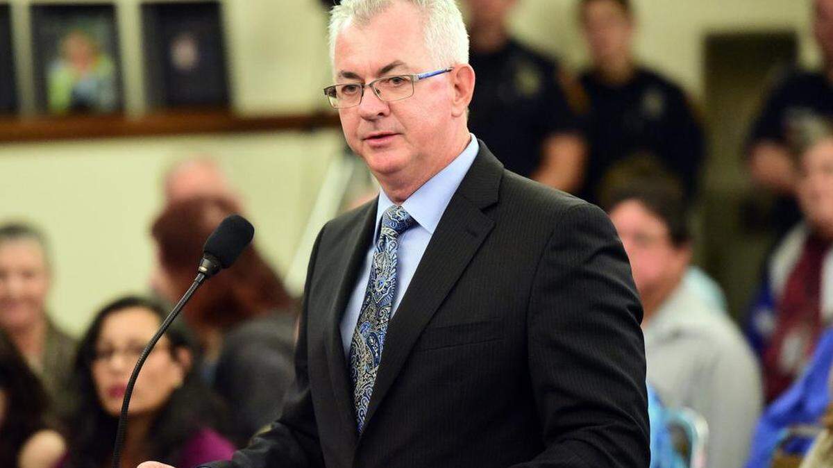 Graeme Mitchell speaks to the Atwater City Council on Monday, Nov. 13, 2017, just before being hired as the new city manager. The council voted 3-2 to hire him, with Mayor Jim Price and Councilman James Vineyard casting the dissenting votes.`