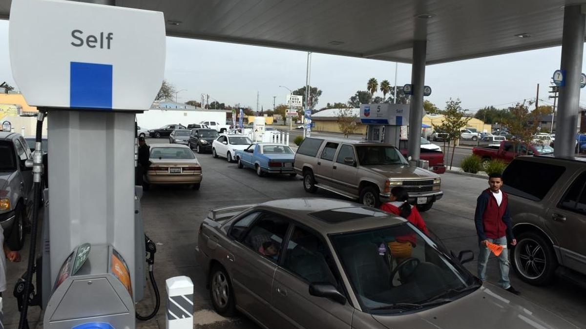 Cars line up for the $1.99 gas at Chevron on Martin Luther King Jr. Way on Friday. The cheap gas was the location’s Black Friday, special, according to the owner.