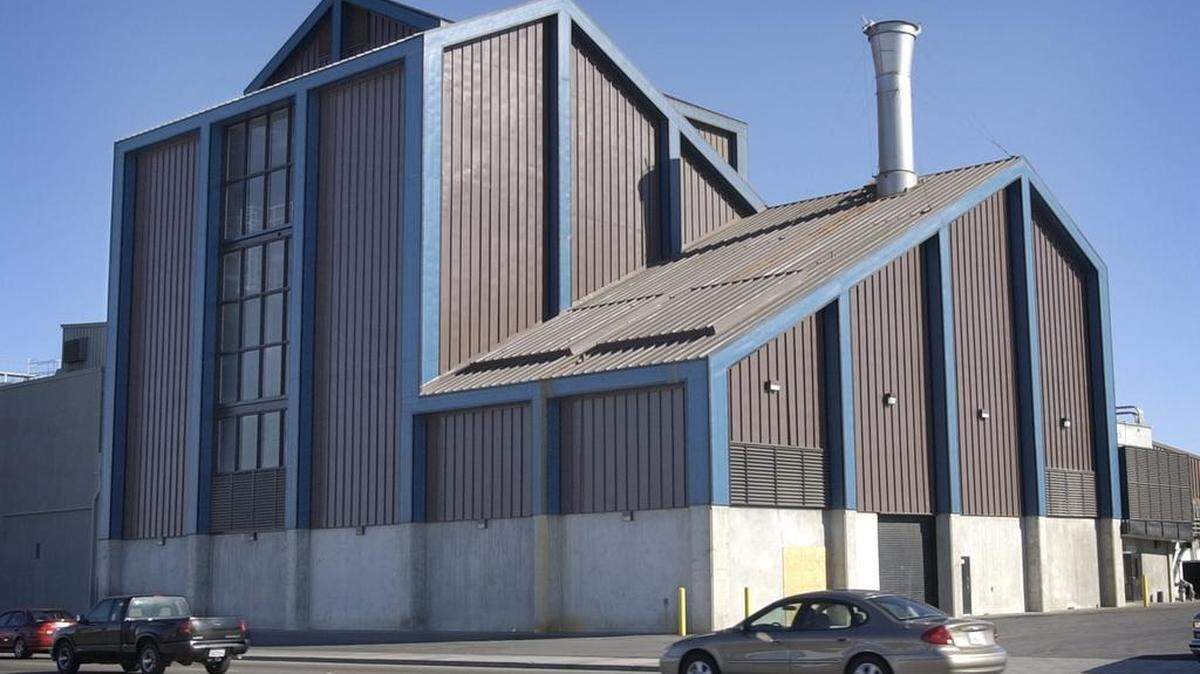 California Dairies, Inc. building on the south side of Highway 152 going through Los Banos. The plant is shutting down over the next 60 days.