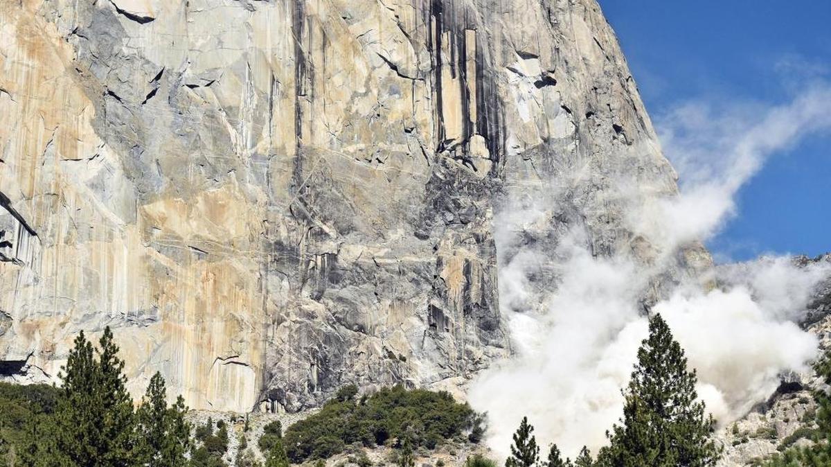 An unrelated rockfall on El Capitan Wednesday (09-27-17) as seen from Yosemite Valley in Yosemite, Calif.