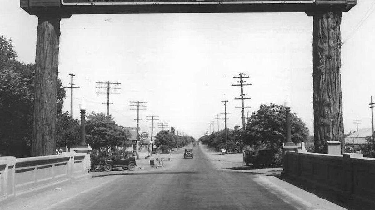 Wooden arches were erected over what currently is 16th Street in 1927. At least one of the arches was torn down in 1940 when Highway 99 was widened.