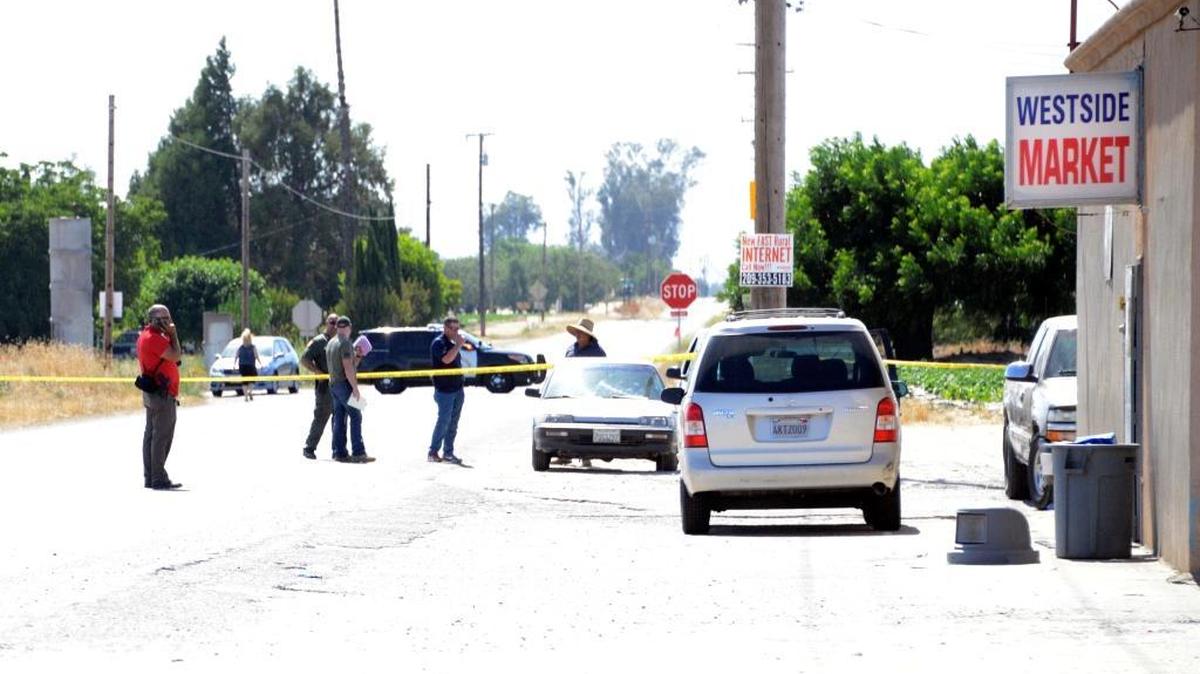 Merced County sheriff’s deputies investigate a shooting that left one man injured near Westside Market in the 13900 block of Westside Boulevard outside of Livingston, Calif., on Friday, June 3, 2016.