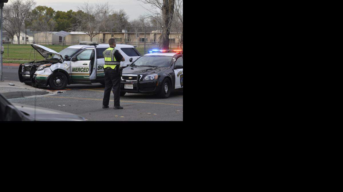 
Merced police and CHP officers investigate the scene of a four-car crash at R and 20th streets in Merced. One of the vehicles involved was a Merced County sheriff’s vehicle.
