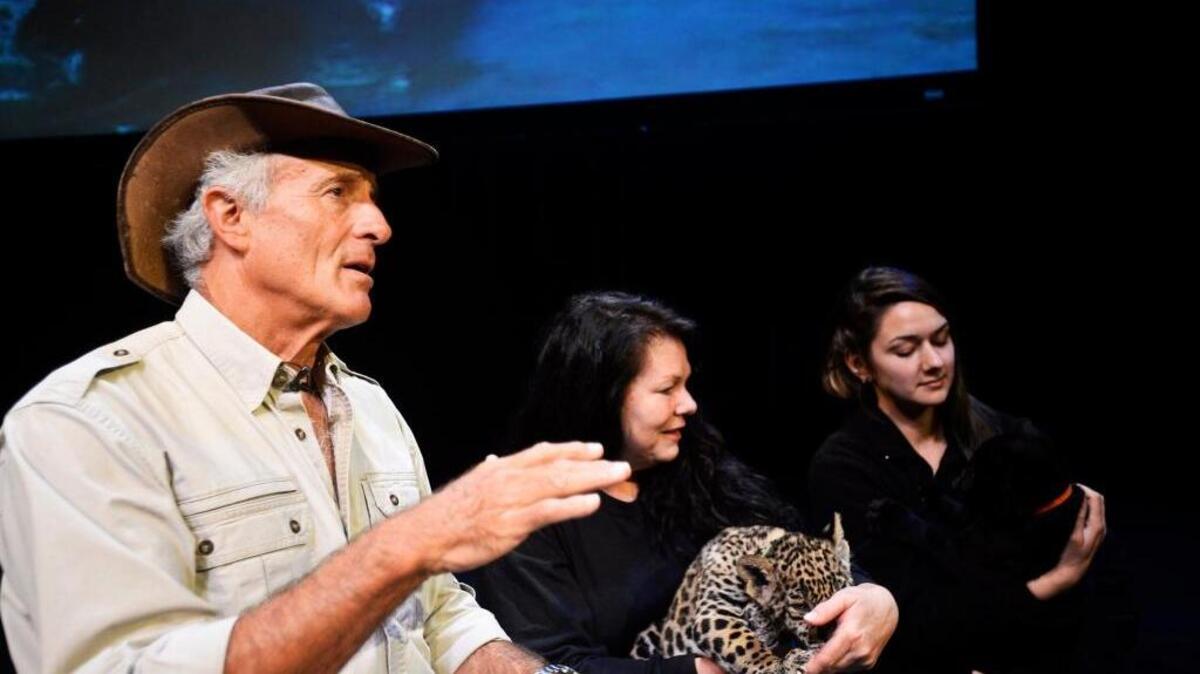 World famous zookeeper and television personality Jack Hanna left, speaks about his “Into the Wild Live” tour while joined by young Leopards held by Wendy Debbas, center, and Lydia Richie, right, of Project Survival at the Merced Theatre in Merced, Calif., last January. The show sold out last year.