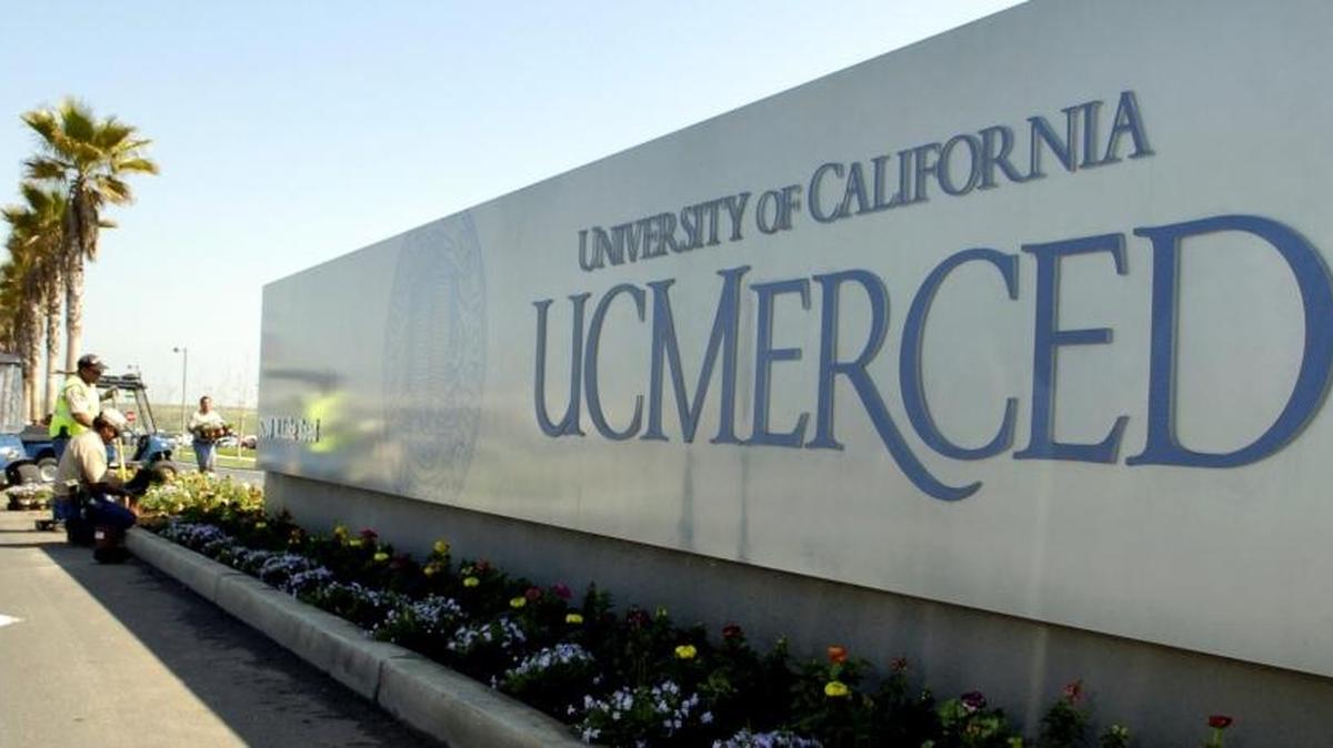 UC Merced entry sign.