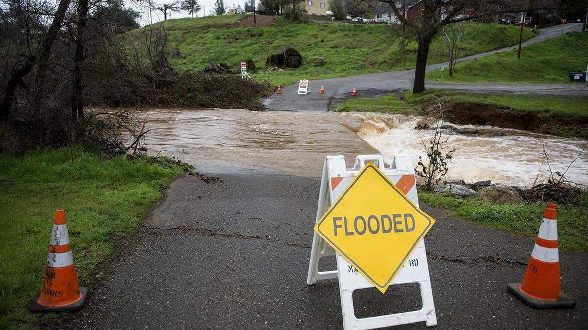 Mariposa Creek floods a section of Stroming Road in Mariposa, Calif., on Thursday, March 22, 2018.