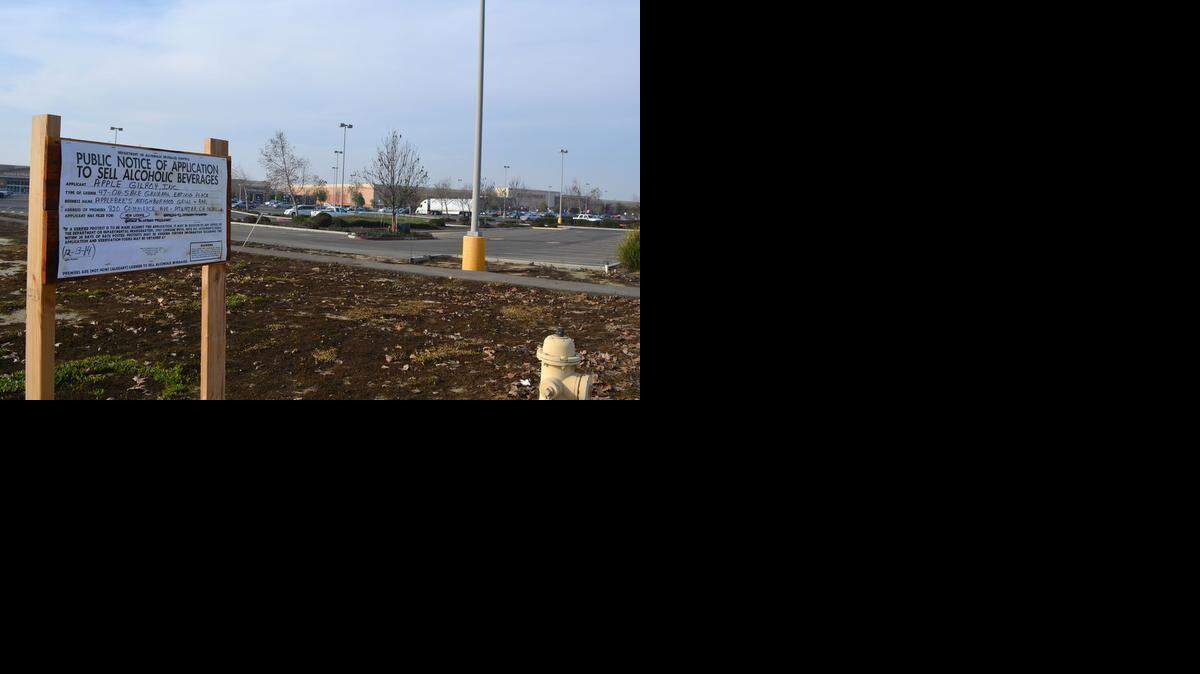 
An Applebee’s restaurant is set to open early next year at the Applegate Ranch Shopping Center in Atwater.The sign at left notes Applebee’s application for a liquor license. 
