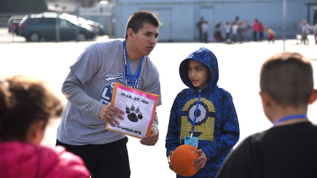 Atwater High junior Erick Arambula gives instructions to Angel Naranjo, a fifth-grader at Crookham Elementary in Winton, during Mix It Up Day on Thursday, Jan. 21, 2016. The students participated in activities with the goal of meeting new people.