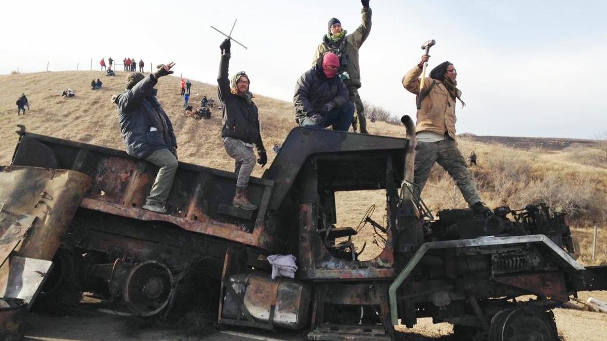 Protesters against the Dakota Access oil pipeline will be joined by a group of activists from Merced for the Thanksgiving weekend.