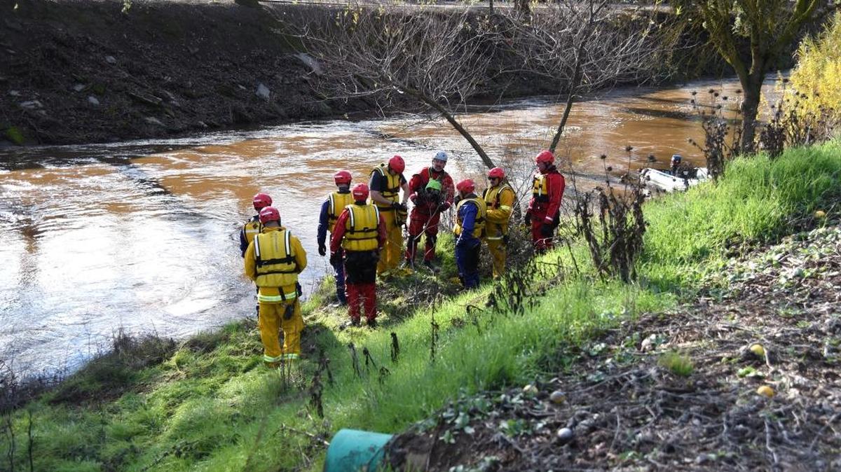 Merced Fire Department instructor Sean Tierney directs a team in water rescue training on Bear Creek on Thursday, Jan. 7, 2016, after El Niño storms brought the water level up.