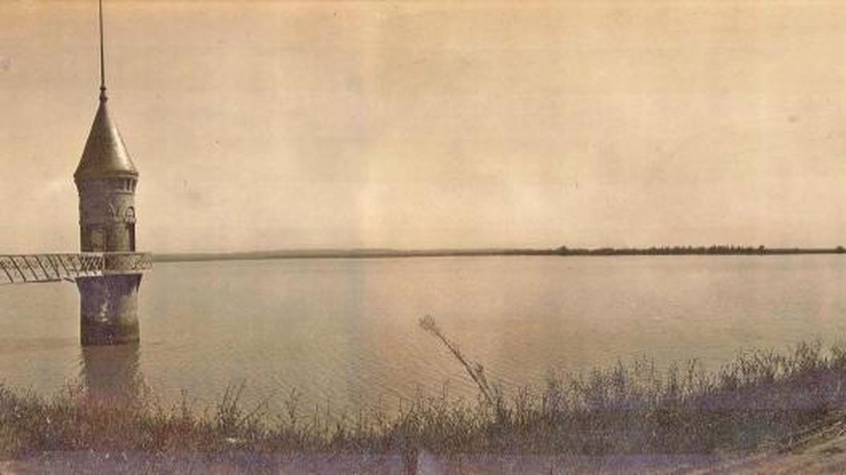 A water tower at Lake Yosemite was used to regulate the flow of Merced drinking water before the city drilled its first well in 1917. This photo was taken in 1909.